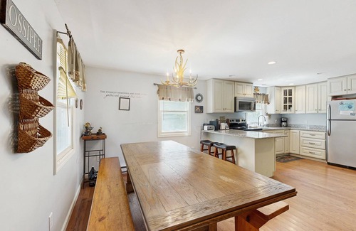 The Bluffs House | Dog-Friendly Cottage w/Free WiFi, Kayak, Firepit, and Wood Stove