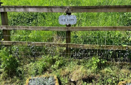 Skipton House | Dog Friendly Cottage with 3 double bedrooms