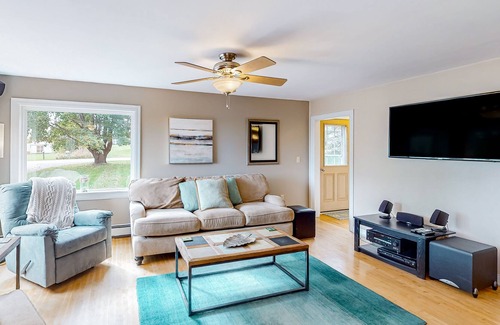 Lubec House | Dog-friendly cottage with furnished deck & firepit - walk to beach