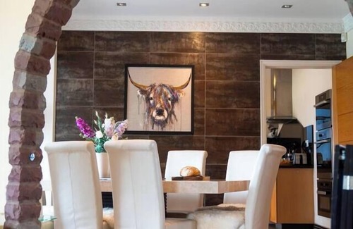 Forest of Dean House | Dog-Friendly Country Home | Woodburner & Hot Tub!