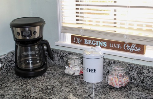 Toccoa Cottage | Dog Friendly Cozy Cottage Stay + Hot Tub & Hammock