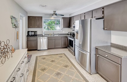 Alta Vista House | Dog-friendly downtown home with enclosed backyard, patio, grill, bikes & firepit