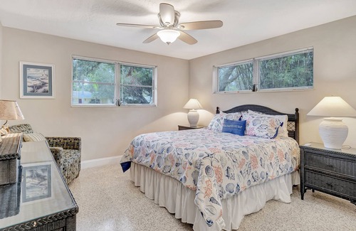 Alta Vista House | Dog-friendly downtown home with enclosed backyard, patio, grill, bikes & firepit