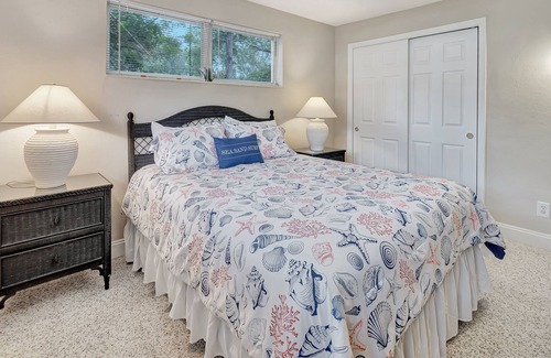 Alta Vista House | Dog-friendly downtown home with enclosed backyard, patio, grill, bikes & firepit