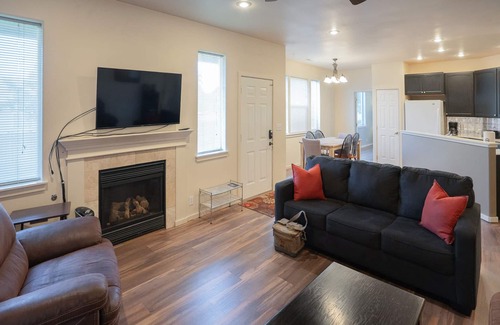 College Place House | Dog-Friendly Duplex with Large Yard, and Great Location Next to WWU