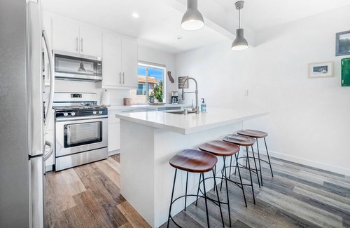 San Clemente House | Dog-friendly duplex with washer/dryer, two full kitchens, & large backyard