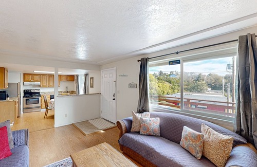 Newport House | Dog-friendly duplex in the Heart of Nye beach near the beach & downtown