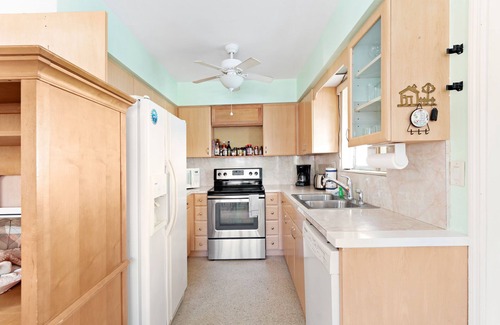 North Beach House | Dog-friendly duplex with communal patio, dining area, & grill