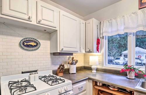 East Rochester Cottage | Dog-friendly East Rochester Getaway w/Yard!