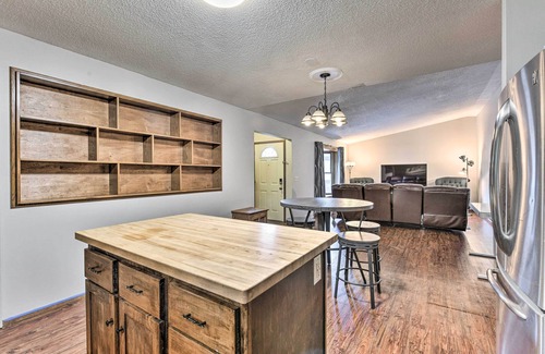 Eden Prairie Condo | Dog-Friendly Eden Prairie Escape: Near Beach!