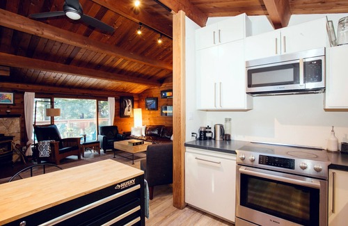 Bowen Island House | Dog-Friendly Family Getaway on Bowen