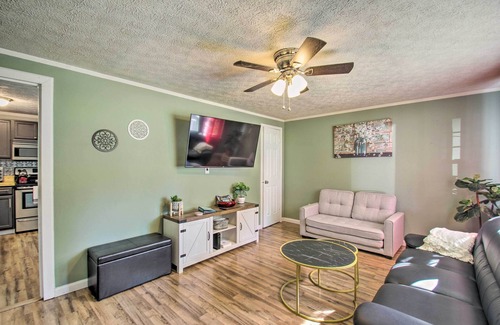 Fayetteville House | Dog-Friendly Fayetteville Home w/Hot Tub!