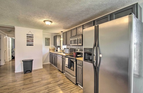 Fayetteville House | Dog-Friendly Fayetteville Home w/Hot Tub!