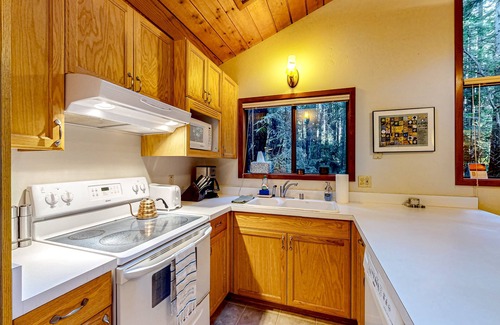 Sea Ranch House | Dog-friendly forest retreat among redwoods, walk to Hot Spot & Gualala River