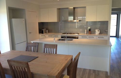 Tomakin House | Dog Friendly, Fully Fenced Near New Holiday House. Free Wi-Fi & Netflix