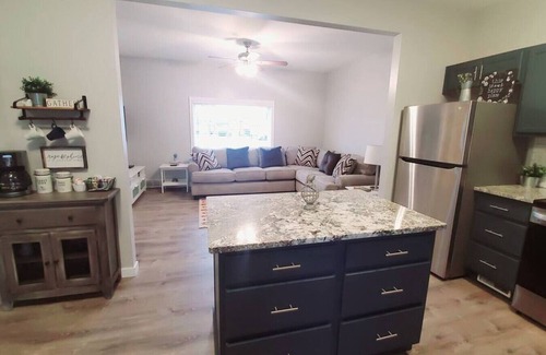 Alpena House | Dog Friendly|Fully Fenced|Full Kitchen|Firepit