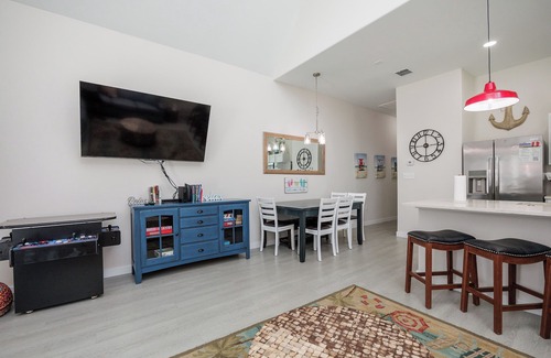 Corpus Christi House | Dog-Friendly Getaway with Fun Amenities, Just Steps from the Beach