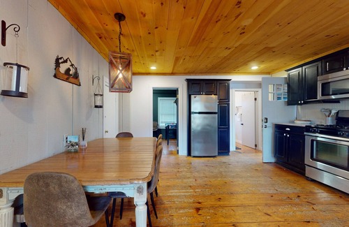 Mount Holly House | Dog-friendly getaway with mountain views, games, & deck - near skiing & trails