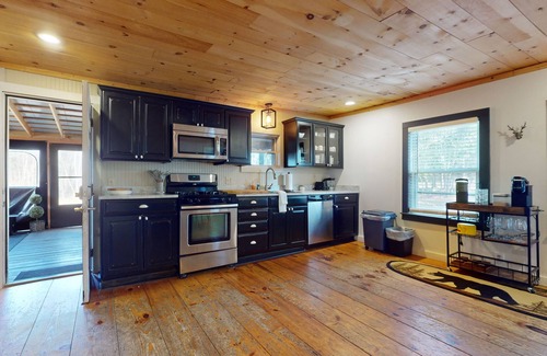 Mount Holly House | Dog-friendly getaway with mountain views, games, & deck - near skiing & trails