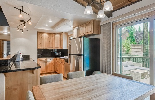 Mountain View Estates House | Dog-friendly home with high-speed WiFi, mountain view & wood-burning fireplace