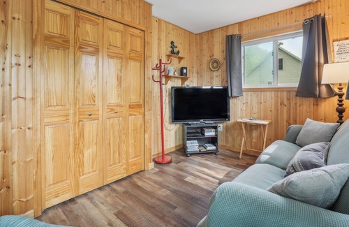 Hastings Cottage | Dog-Friendly Hastings Vacation Rental Near Lake!