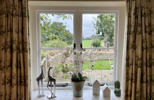 Upper Seagry Cottage | Dog friendly holiday home in the Cotswolds - Guinea Cottage