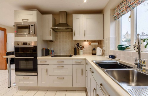 Blockley House | Dog friendly holiday cottage in the Cotswolds with cinema room and superb garden - Landgate House