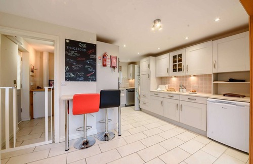 Blockley House | Dog friendly holiday cottage in the Cotswolds with cinema room and superb garden - Landgate House