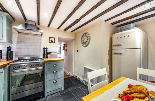 Woodstock Cottage | Dog friendly holiday cottage in the Cotswolds with a tranquil garden - Blenheim Cottage