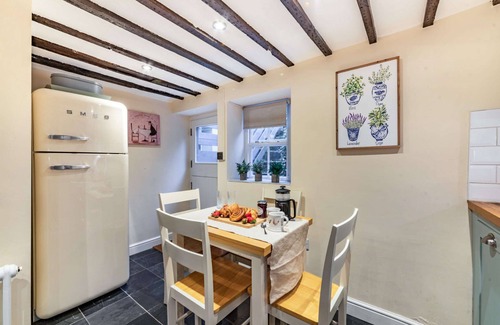 Woodstock Cottage | Dog friendly holiday cottage in the Cotswolds with a tranquil garden - Blenheim Cottage