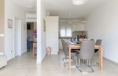 Novigrad House | Dog-friendly holiday home with barbecue area, private pool, washing machine, WiFi