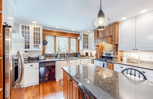 Jeffersonville House | Dog-friendly home on 10 acres with hot tub & views - steps to LV Rail Trail