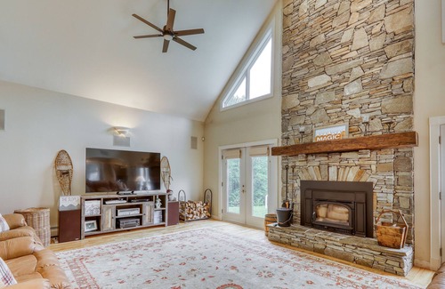 Londonderry House | Dog-Friendly Home 1/4 of a Mile from Magic Mountain Lifts w/ Gorgeous Ski Views