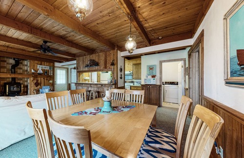 Nehalem House | Dog friendly home by river with WiFi, hot tub, fireplace, washer/dryer