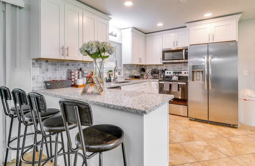 East County Civic Group House | Dog-Friendly Home in Valrico w/ Private Pool!