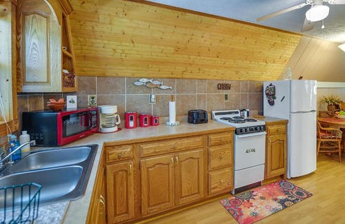 Wellington House | Dog-Friendly Home Rental about 5 Mi to Cave Run Lake!