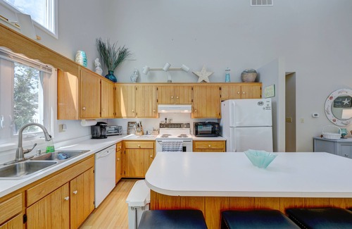 Sandpiper Pines House | Dog-friendly home close to the beach w/balcony, wood fireplace, gas grill, AC