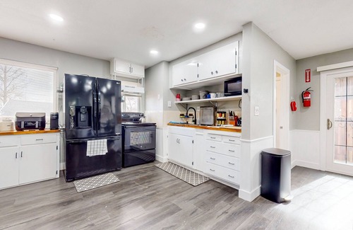 Bethel Island House | Dog-friendly home near river & marinas with firepit, grill, dock, camping ground