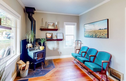 Garden District House | Dog-friendly home with hot tub, roof deck, theater room & great location