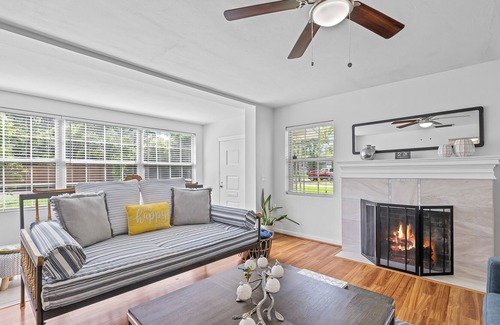 South Riverside House | Dog-friendly home on a corner-lot with large yard, central AC, & W/D