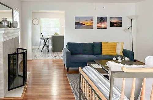 South Riverside House | Dog-friendly home on a corner-lot with large yard, central AC, & W/D