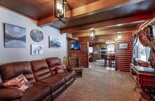 Klamath Lake Cabin | Dog-friendly Home with Hot Tub - Near Crater Lake