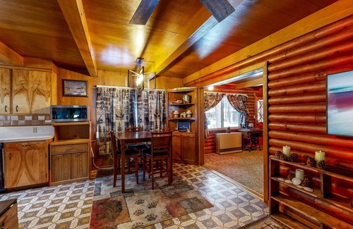 Klamath Lake Cabin | Dog-friendly Home with Hot Tub - Near Crater Lake