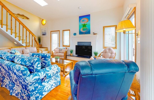 Sandpiper Pines House | Dog-friendly home on the canal with beach gear and grill - 1.5 blocks to beach
