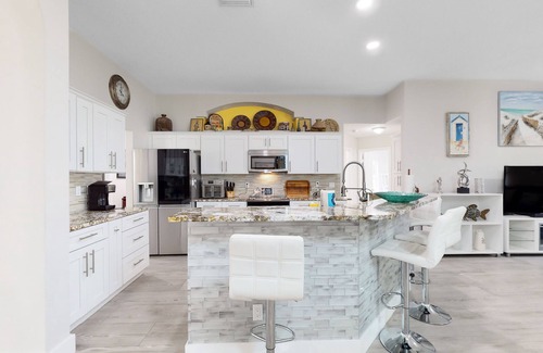 Lakewood Park House | Dog-friendly home with golf, beaches, and shopping nearby