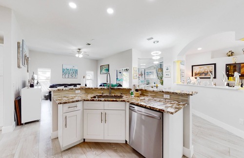 Lakewood Park House | Dog-friendly home with golf, beaches, and shopping nearby