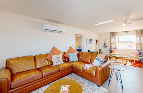 Joshua Tree House | Dog-friendly home with gas grill, patio, washer/dryer, & TV - near attractions