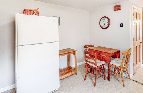 South Chatham House | Dog-Friendly Home w/Yard, Deck, Free WiFi, New Gas Grill - Walk to the Beach