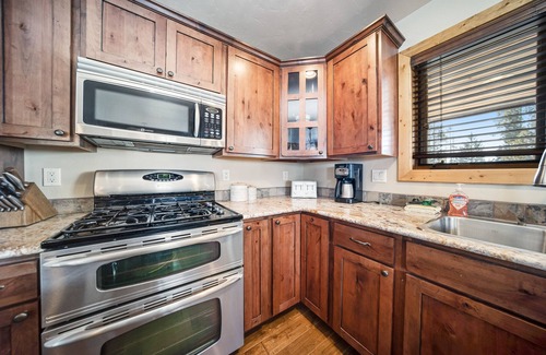 Grand Lake House | Dog-friendly home with views, WiFi, gas fireplace, & washer/dryer