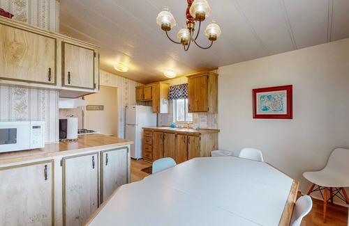 Fort Bragg Cottage | Dog-friendly home with private beach access, hot tub & stunning views
